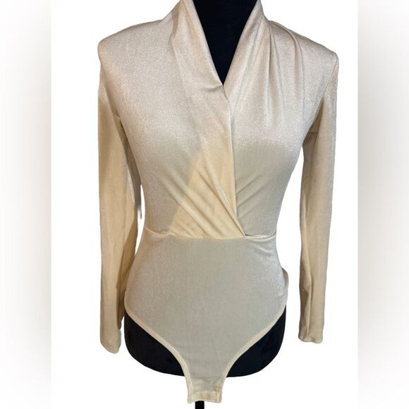 Tops - Cream velvet bodysuit. Spring cross v-neck long sleeve Size M NWT
